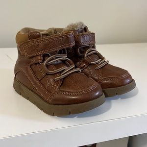 Oshkosh size 5 boots toddler